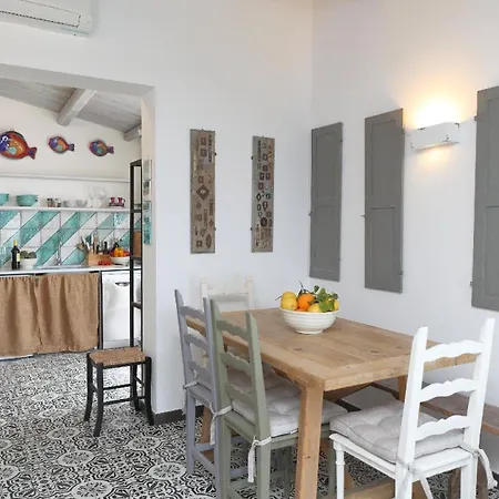 Ferienwohnung Fuer 6 Personen Ca 90 Qm In Cefalu, Sizilien Nordkueste Von Sizilien